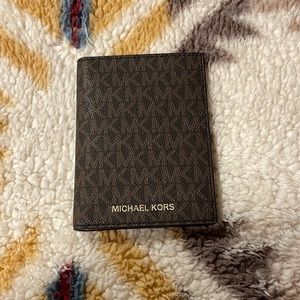 Micheal kors passport holder